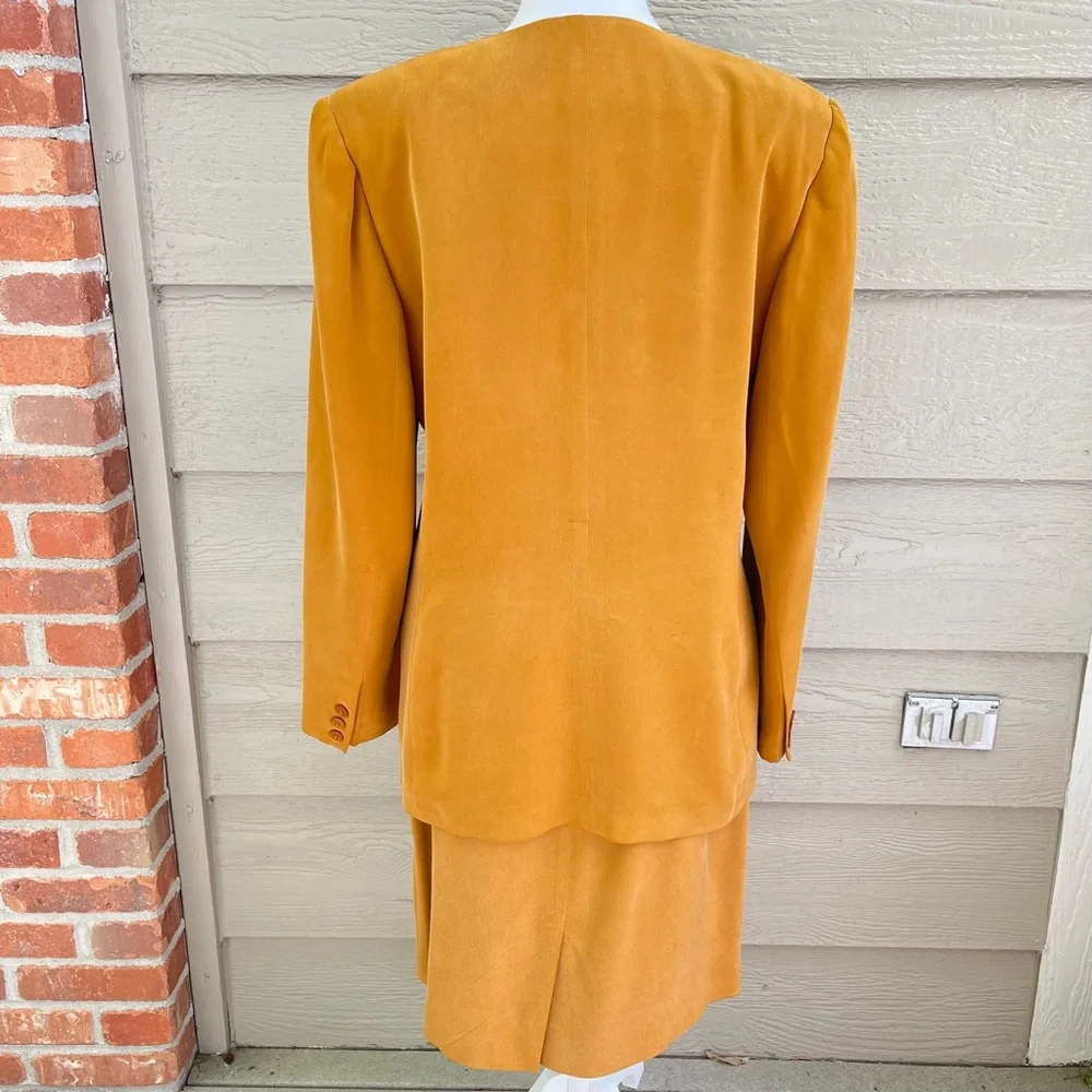 Chaus Vintage 100% Silk Jacket Skirt Suit Set SZ 12/10 Lined Shoulder Pad Career